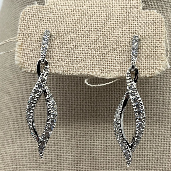 Elegant Vintage QVC Diamonique Earrings - Sterling Silver with Sparkling Stones - Picture 10 of 16
